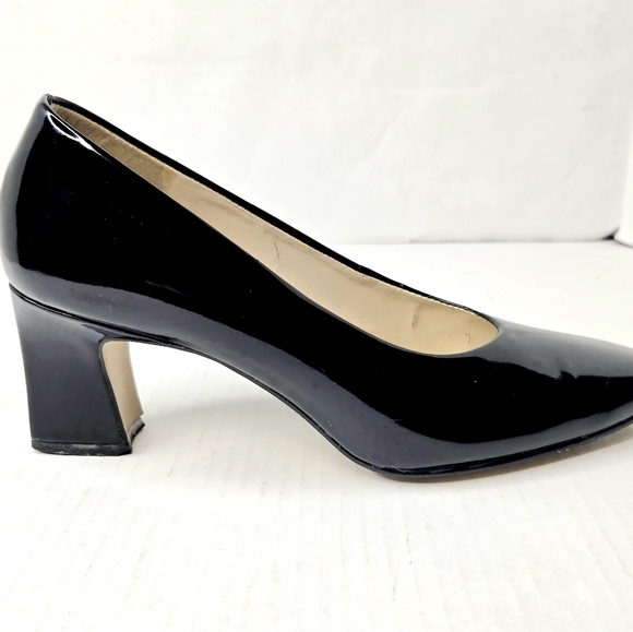 Naturalizer Black Patent Leather Pumps. 6M - Picture 10 of 10